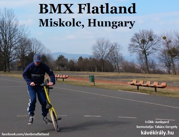 A Kávékirály BMX Flatland extrém kerékpáros trükk gyakorlása közben