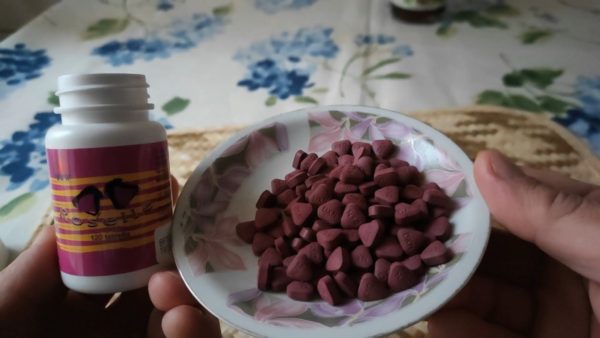 Így mutatnak a DXN-es Szudáni hibiszkusz tabletták tányéron